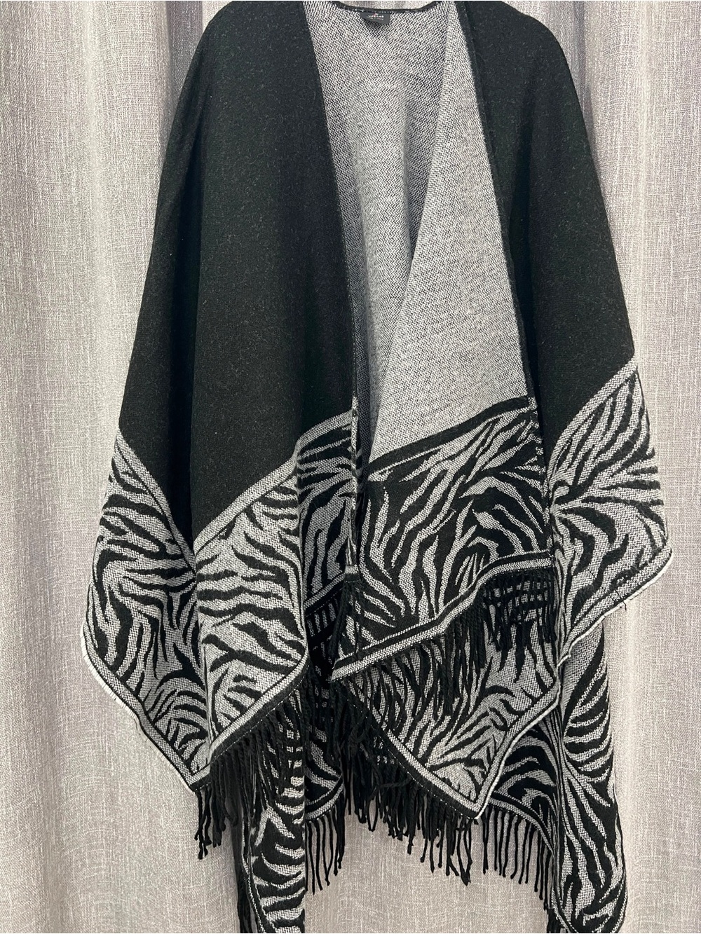 Source Unknown Black & Gray Zebra Fringe Reversible Poncho